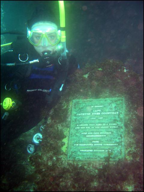 Melissa in front of the Jacques Cousteau Monument